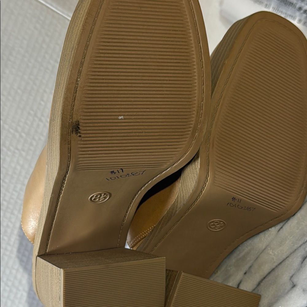 Universal Thread Tan Mules with Rounded Toe and Platform Sole - Picture 8 of 8